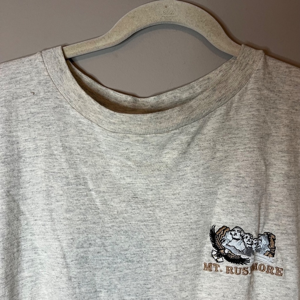 Vintage Mount Rushmore USA Heather Gray Embroidered T-Shirt